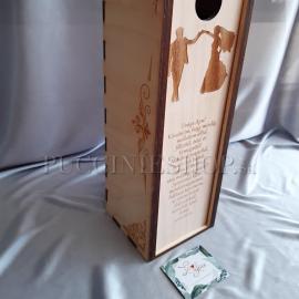 Díszített esküvői boros doboz 