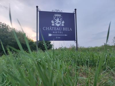 Hotel Château Bela táblák